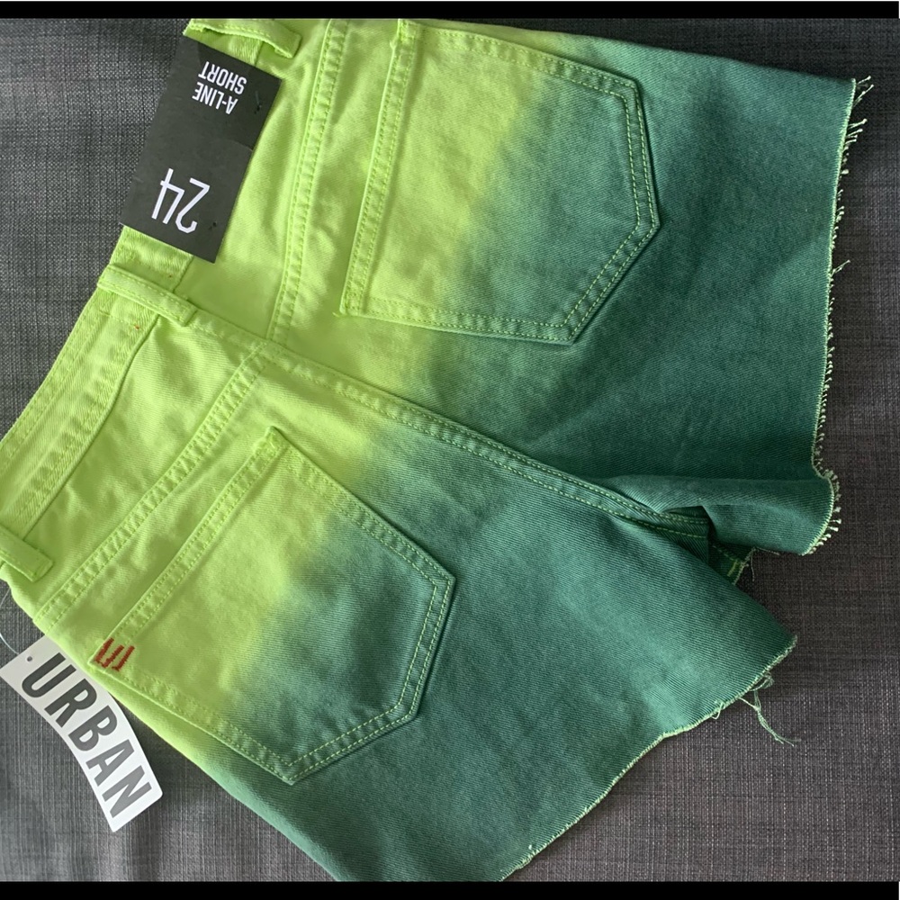 BDG denim short in tye die green! Brand new with tag